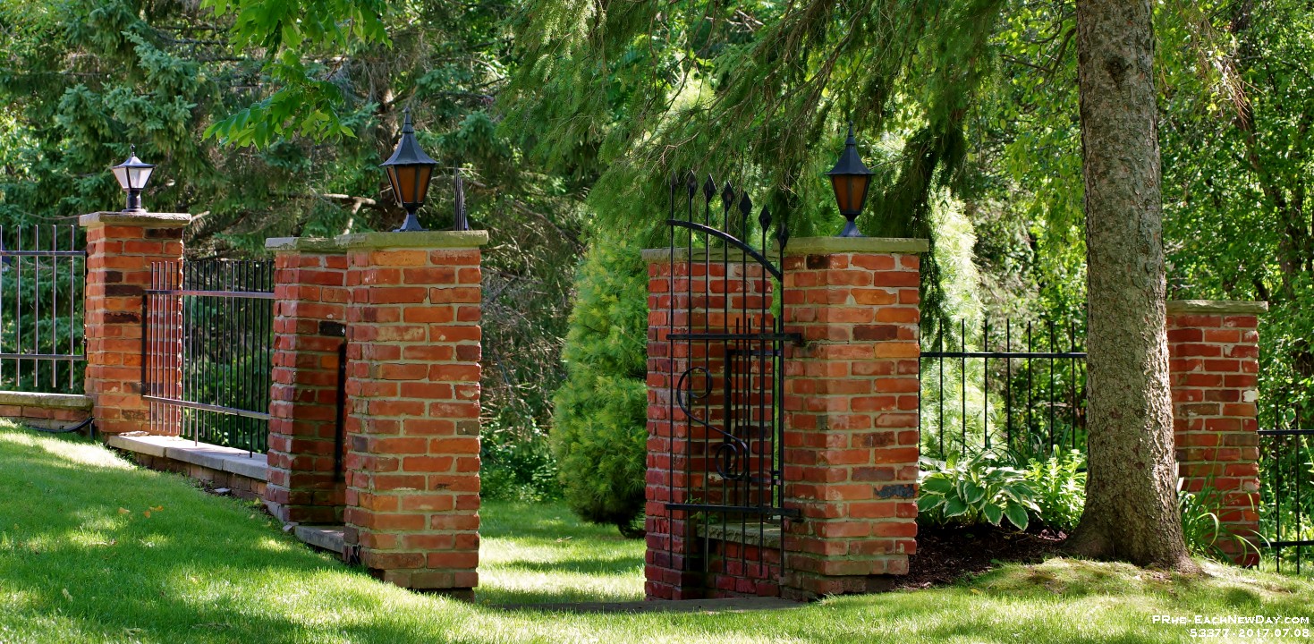 53377RoCrLeSh - Admiring Tom Copeland's location for Emily McCourt's wedding shoot